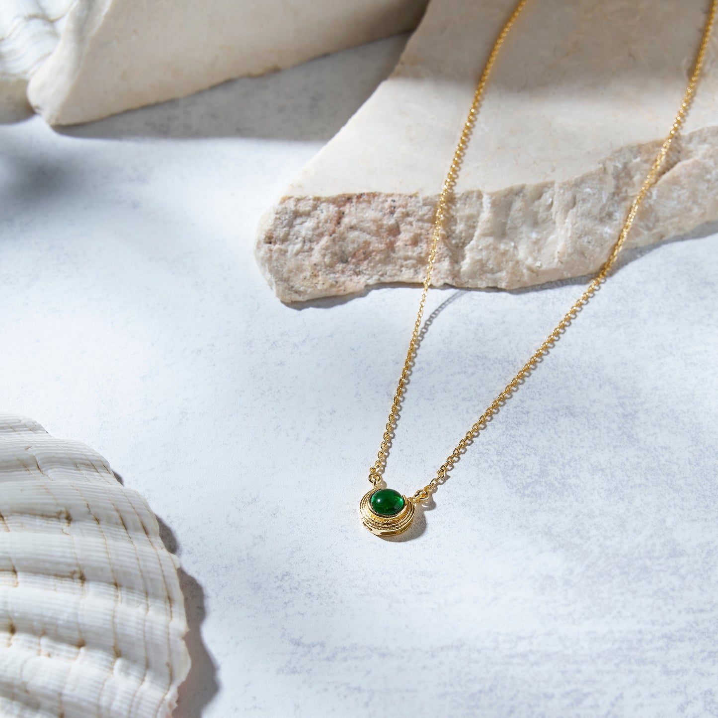 Emerald Dainty necklace - Orbit Verde